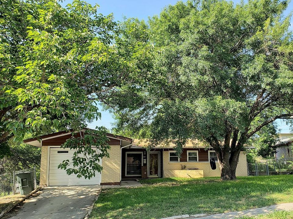 1st image of 805 Adela St