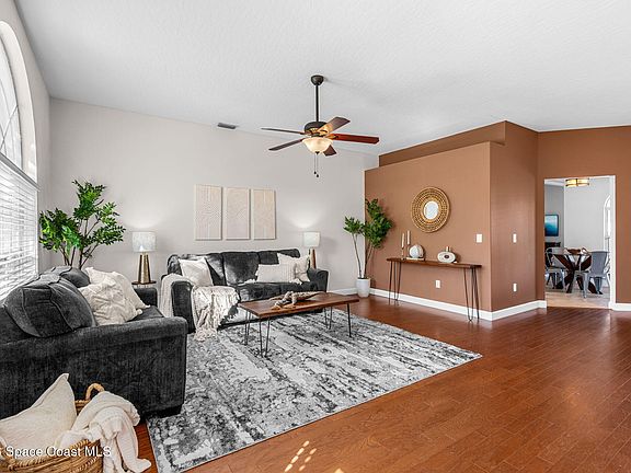 3rd image of 1010 Pelican Ln