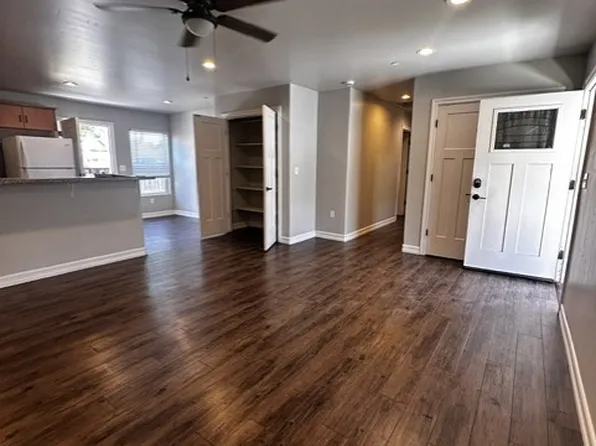 1030 N White St #B, Hanford, CA 93230