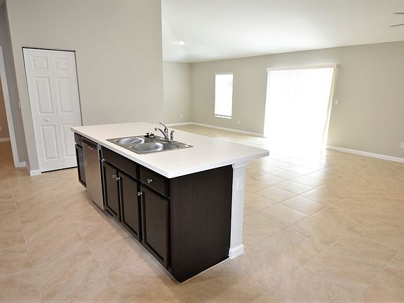 5th image of 1018 SW Aswan Ave