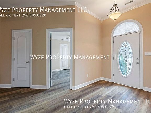 3rd image of 104 Hardiman Place Ln