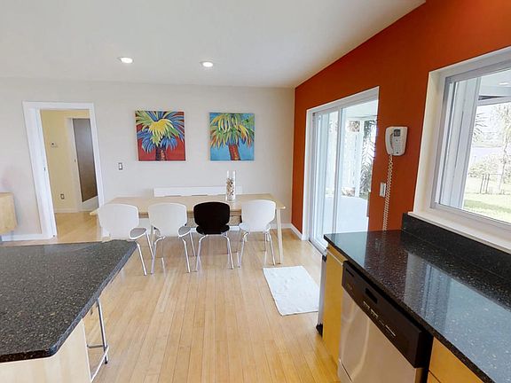 5th image of 2538 Lakeshore Dr