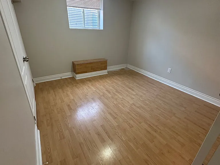 56 Stanwell Dr #LOWER — Photo 5
