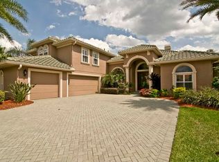 9813 Tree Tops Lake Rd, Tampa, FL 33626
