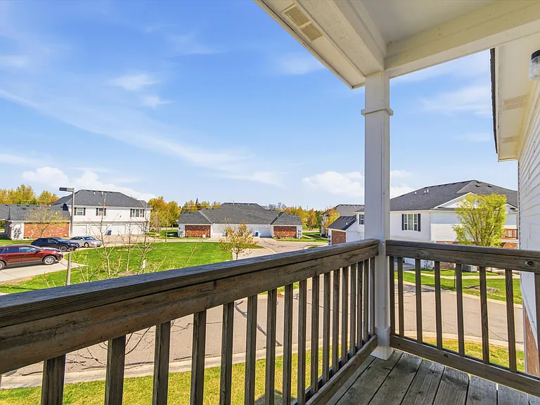 1304 Riversedge Dr — Photo 9