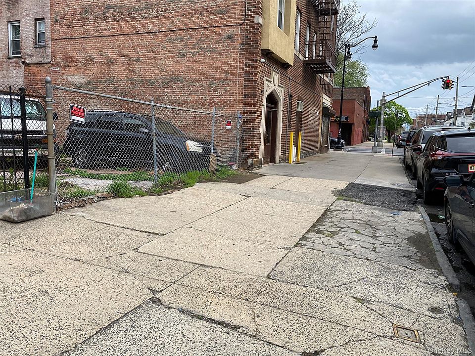 2nd image of 159 S 2nd Avenue
