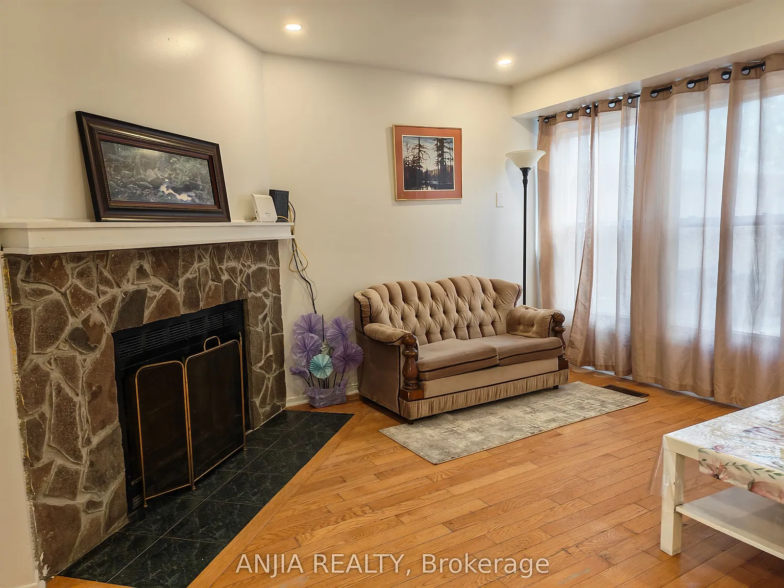 4 bed, $3,000 — Photo 2