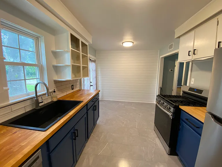 850 N Westview Dr — Photo 4