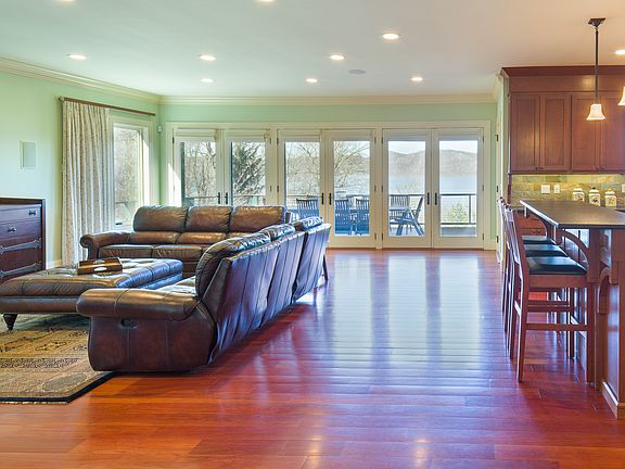 3rd image of 24 Country Club Ln