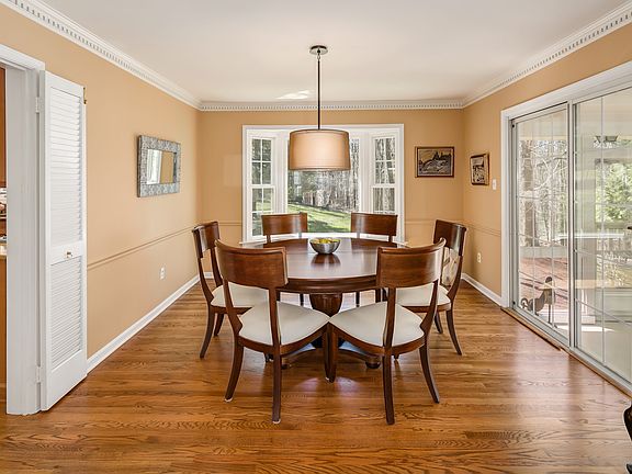 5th image of 9537 Locust Hill Dr