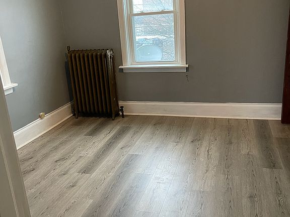 4th image of 31 Greenbush St Suite 1