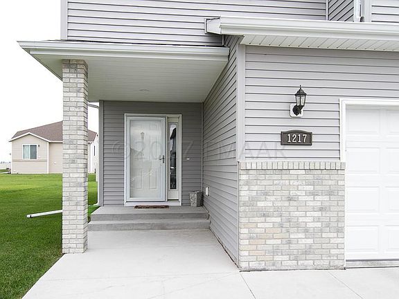 3rd image of 1217 30th Ave W