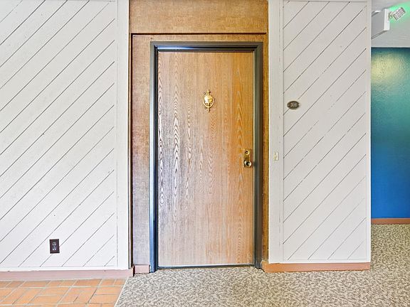 2nd image of 58 El Camino Real #301