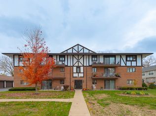 11015 S 84th Ave APT 3C, Palos Hills, IL 60465