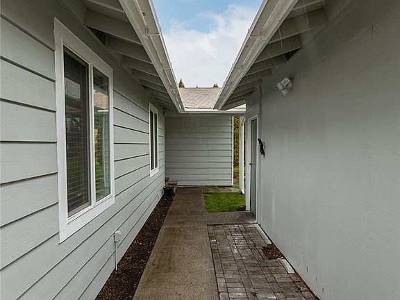 3rd image of 8621 Sequoia Ct SE
