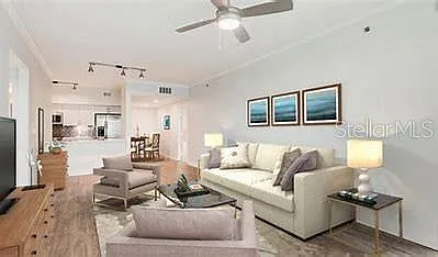 3 bed, 2.0 bath, 1372 sqft, $3,000 — Photo 4