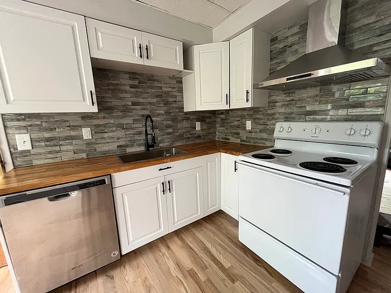 214-216 W Madison St #216-2 — Photo 5