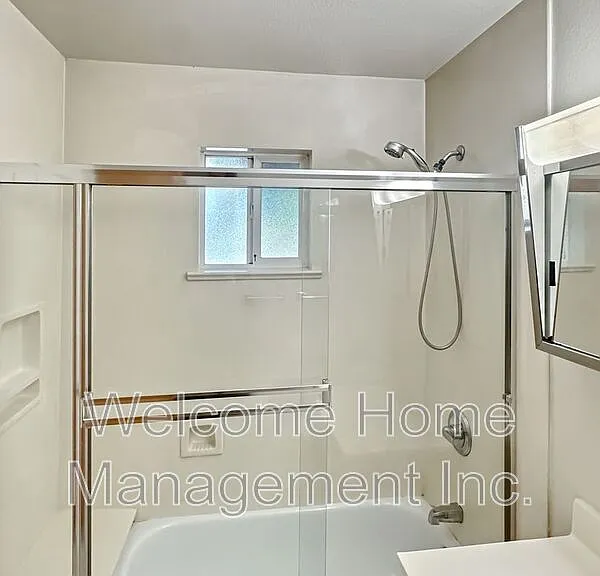 1436 Henry St #A — Photo 5