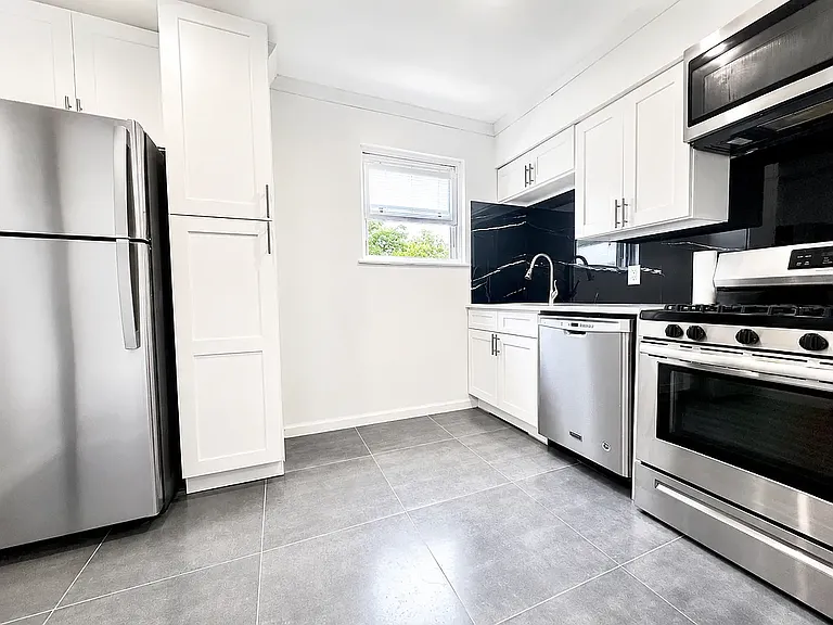 25-01 45th St #3R — Photo 4