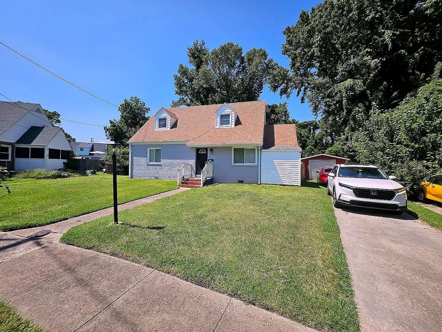 Beautifully Renovated 4-Bedroom Home In Norfolk — Photo 3