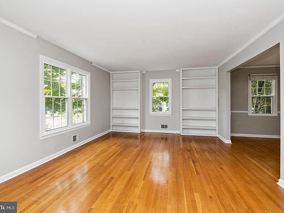 4th image of 1231 Pleasant Valley Dr