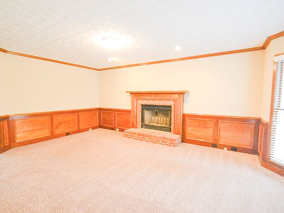 2nd image of 2595 Oak Village Pl NE