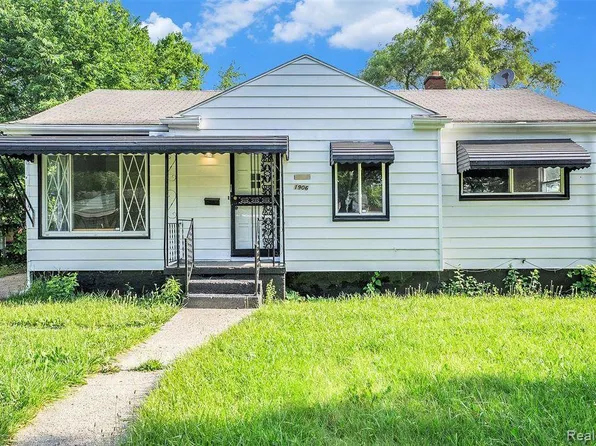 1906 Shamrock Ln, Flint, MI 48504