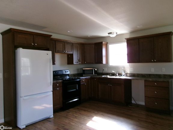 3rd image of 505 S Elm St