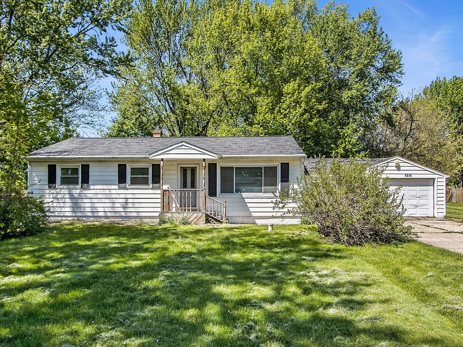 3 bed, 1.0 bath, 1160 sqft, $1,600 — Photo 1