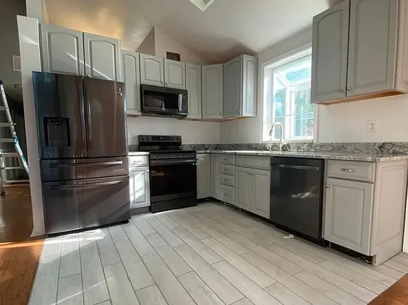 4 Willow Run, Dayton, NJ 08810