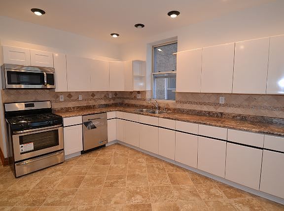 5th image of 4118 N Ashland Ave #1