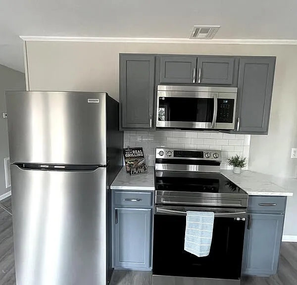 338 Milburn Dr — Photo 2