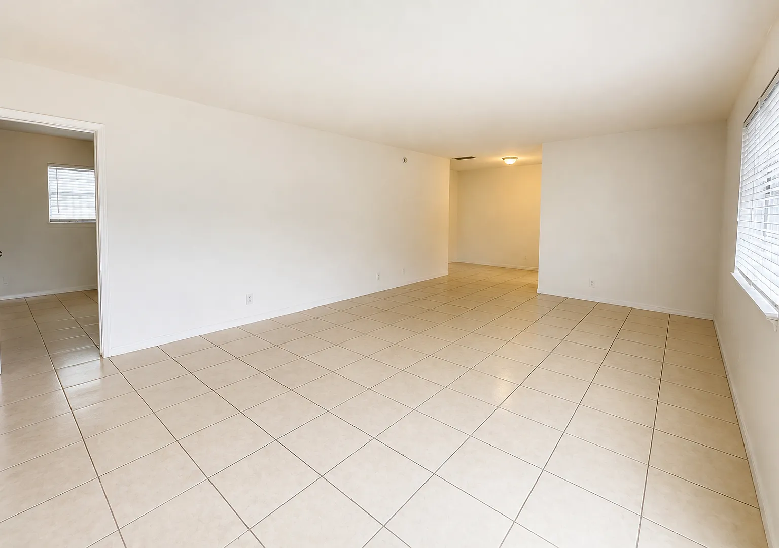 2830 Fillmore St — Photo 4