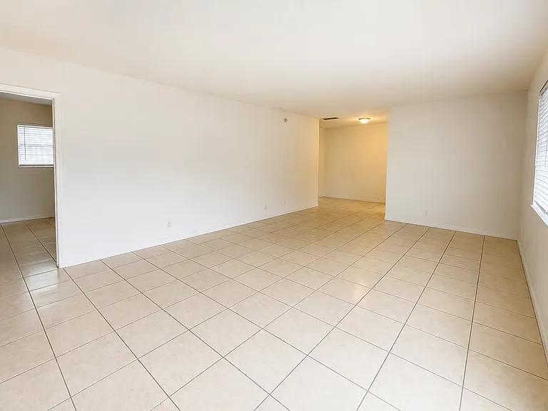 2830 Fillmore St — Photo 4
