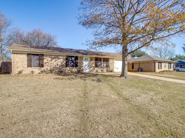 809 Springhill Dr, Burleson, TX 76028