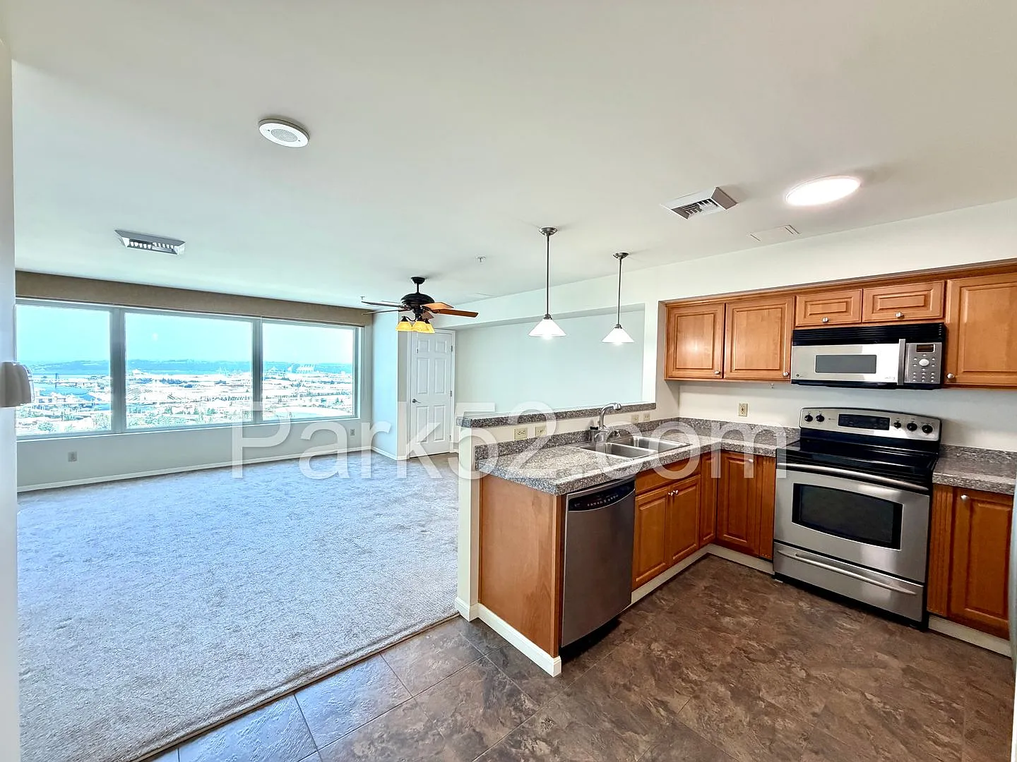 Beautiful 2 Bedroom Condo in Downtown Tacoma With Separate Garage & Amenities! — Photo 1