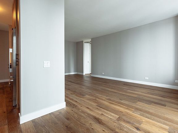5th image of 560 W 43rd St APT 35j
