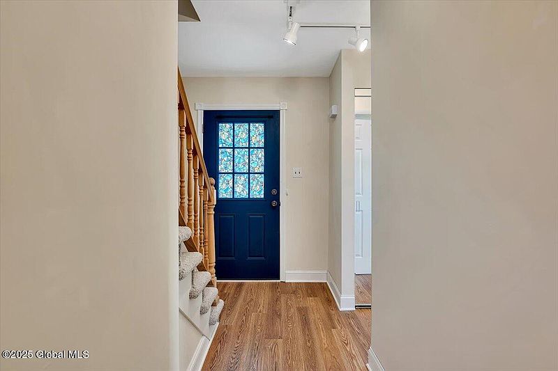 3rd image of 350 Dixon Road