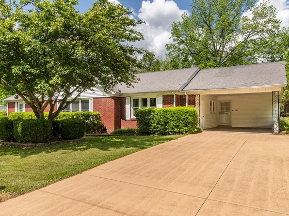 544 E Madison St, Pulaski, TN 38478