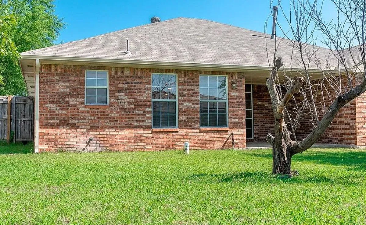3 bed, 2.0 bath, 1709 sqft, $1,526 — Photo 3