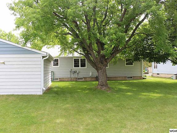 3rd image of 1611 Douglas Ave