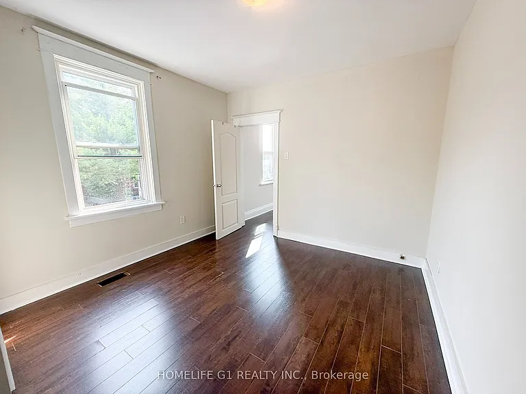 288 Hunter St W #2 — Photo 8