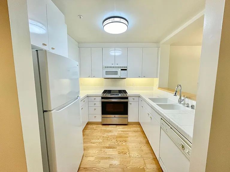 650 Chestnut St #104 — Photo 10