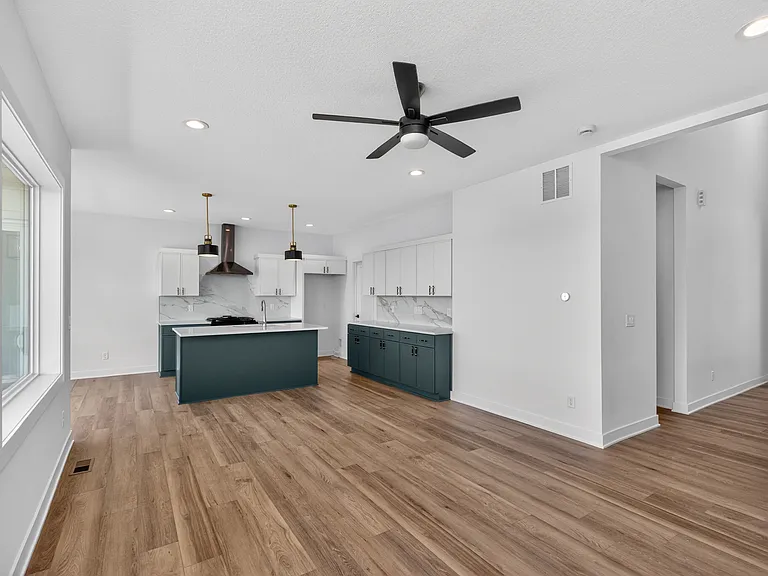 1100 NW Sproul Dr — Photo 22