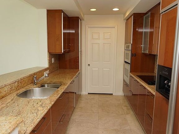 5th image of 1819 SE 17th St #11