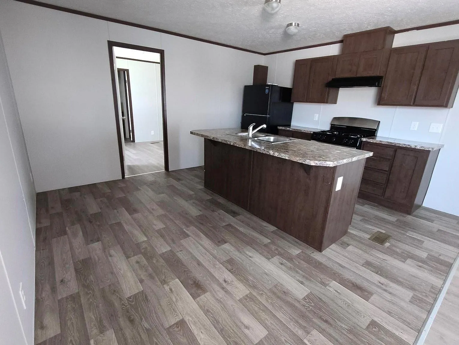 36 - 9 W AW — Photo 2