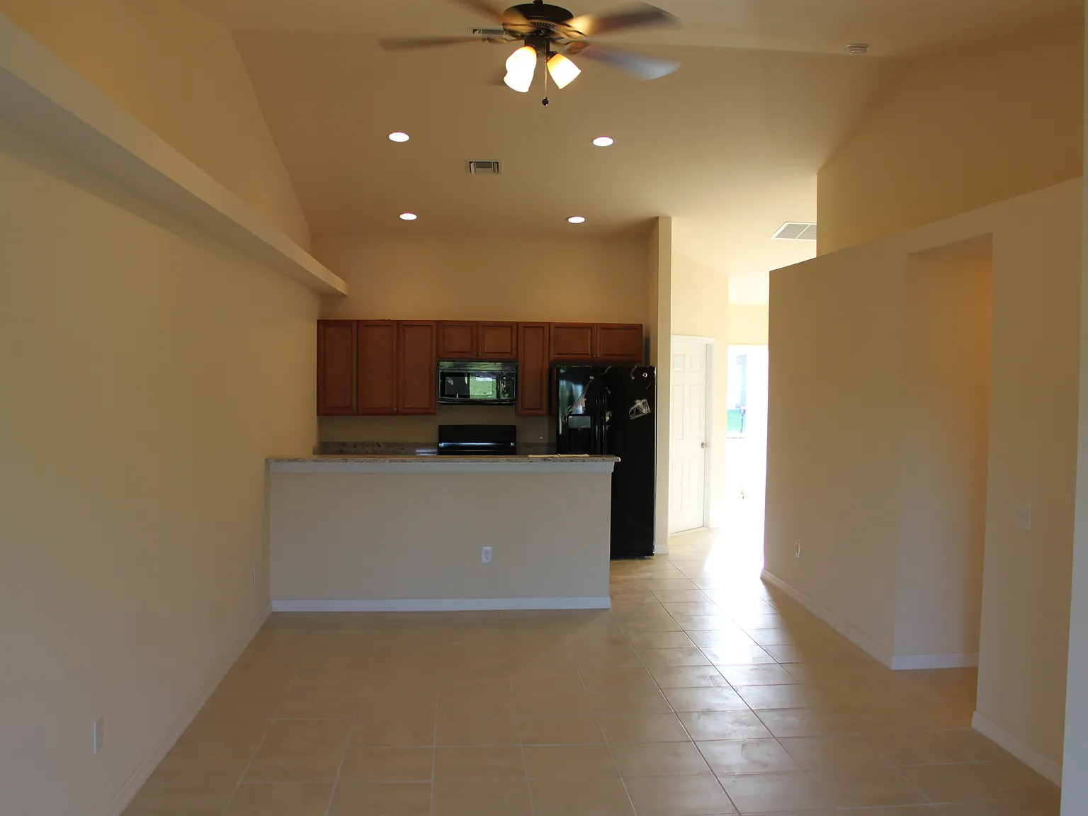 3 bed, 1200 sqft, $1,575 — Photo 4