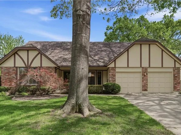 10555 Gillette St, Overland Park, KS 66215