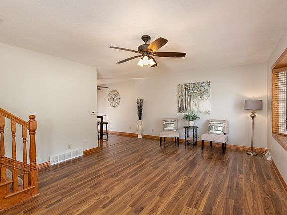 3rd image of 113 Barnett Dr