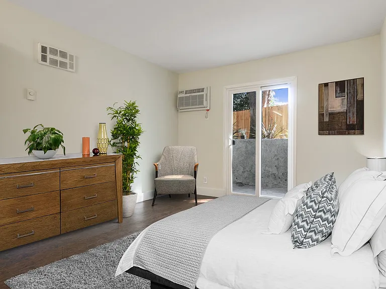 Woodcliff Apartments — Photo 13